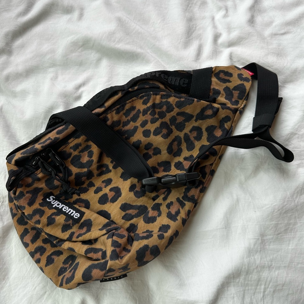 Supreme Sling Bag - Leopard FW20 - Picture 3 of 4
